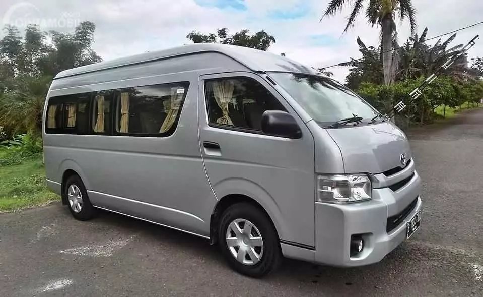 14-Seater HiAce Rental Mishal Bus Rentals